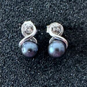 14k Tahitian Pearl Diamond Earrings